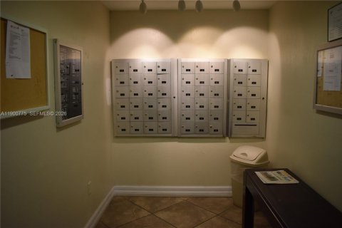 Copropriété à vendre à North Miami Beach, Floride: 2 chambres, 105.17 m2 № 2015362 - photo 26