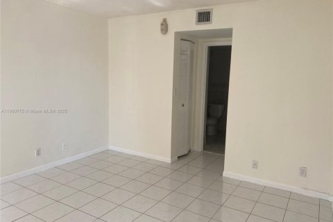 Copropriété à vendre à North Miami Beach, Floride: 2 chambres, 105.17 m2 № 2015362 - photo 9