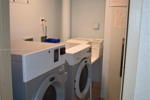 Copropriété à vendre à North Miami Beach, Floride: 2 chambres, 105.17 m2 № 2015362 - photo 22