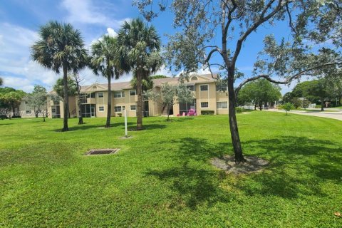 Copropriété à vendre à Deerfield Beach, Floride: 2 chambres, 74.97 m2 № 1933783 - photo 10