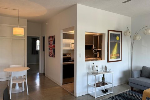 Condo in Wilton Manors, Florida, 1 bedroom  № 1208836 - photo 1