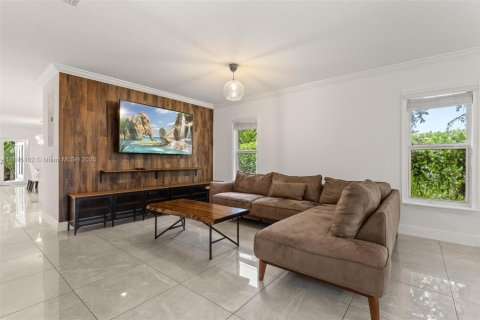 Casa en venta en North Miami, Florida, 3 dormitorios, 167.22 m2 № 1922128 - foto 13