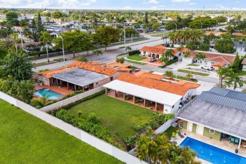 Купить виллу или дом в Майами, Флорида 5 спален, 192.4м2, № 1956130 - фото 5
