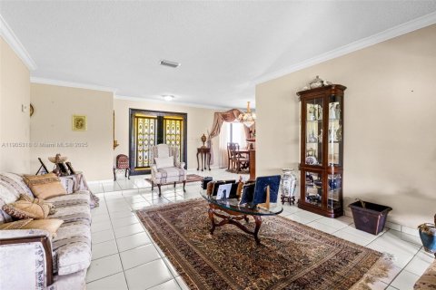 Купить виллу или дом в Майами, Флорида 5 спален, 192.4м2, № 1956130 - фото 12