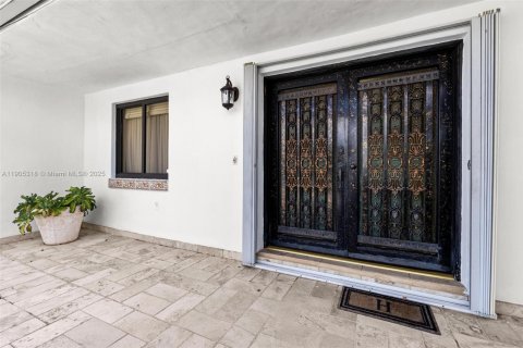 Купить виллу или дом в Майами, Флорида 5 спален, 192.4м2, № 1956130 - фото 8