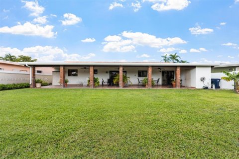 Купить виллу или дом в Майами, Флорида 5 спален, 192.4м2, № 1956130 - фото 9