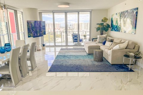 Condominio en venta en Sunny Isles Beach, Florida, 3 dormitorios, 175.77 m2 № 1995903 - foto 17