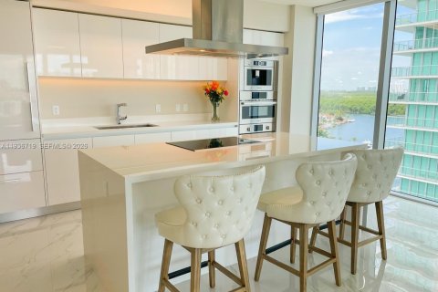 Condominio en venta en Sunny Isles Beach, Florida, 3 dormitorios, 175.77 m2 № 1995903 - foto 14