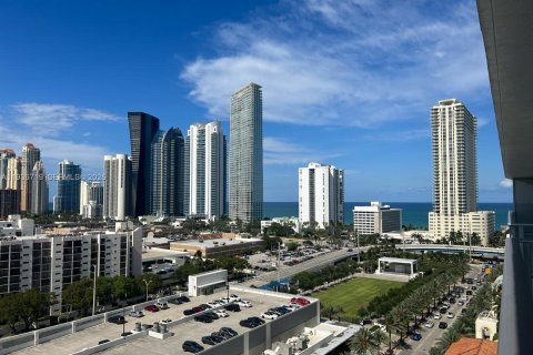 Condominio en venta en Sunny Isles Beach, Florida, 3 dormitorios, 175.77 m2 № 1995903 - foto 10