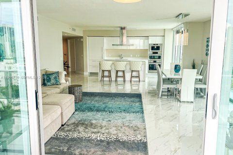 Condominio en venta en Sunny Isles Beach, Florida, 3 dormitorios, 175.77 m2 № 1995903 - foto 2