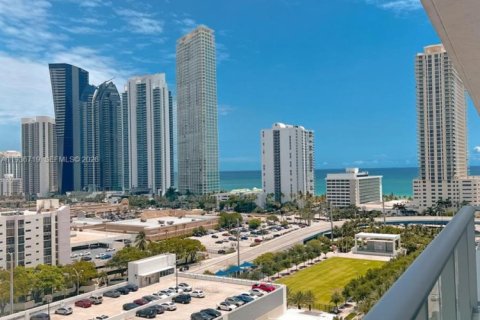 Condominio en venta en Sunny Isles Beach, Florida, 3 dormitorios, 175.77 m2 № 1995903 - foto 20