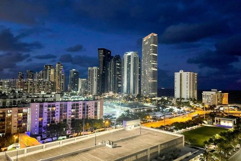 Condominio en venta en Sunny Isles Beach, Florida, 3 dormitorios, 175.77 m2 № 1995903 - foto 22