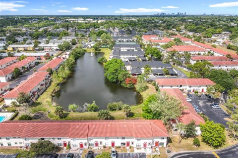 Touwnhouse à vendre à Orlando, Floride: 2 chambres, 102.56 m2 № 1906011 - photo 2