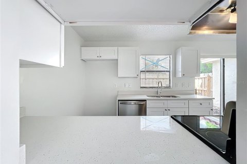 Touwnhouse à vendre à Orlando, Floride: 2 chambres, 102.56 m2 № 1906011 - photo 15