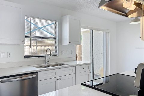 Touwnhouse à vendre à Orlando, Floride: 2 chambres, 102.56 m2 № 1906011 - photo 16