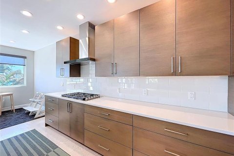 Casa en venta en Treasure Island, Florida, 4 dormitorios, 324.69 m2 № 2139275 - foto 21