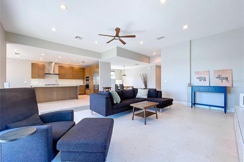 Casa en venta en Treasure Island, Florida, 4 dormitorios, 324.69 m2 № 2139275 - foto 8