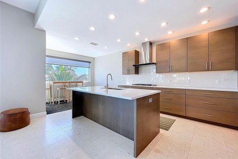 Casa en venta en Treasure Island, Florida, 4 dormitorios, 324.69 m2 № 2139275 - foto 14
