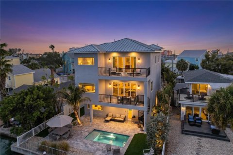Casa en venta en Treasure Island, Florida, 4 dormitorios, 324.69 m2 № 2139275 - foto 4