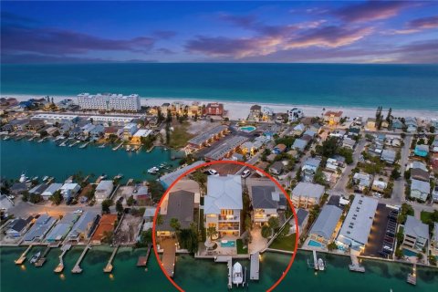 Casa en venta en Treasure Island, Florida, 4 dormitorios, 324.69 m2 № 2139275 - foto 3
