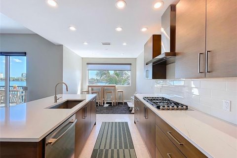 Casa en venta en Treasure Island, Florida, 4 dormitorios, 324.69 m2 № 2139275 - foto 20