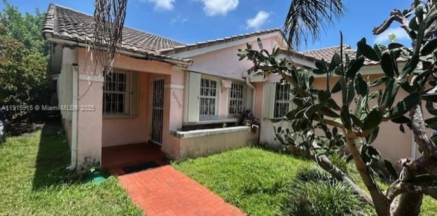 Дом в Катлер-Бей, Флорида 4 спальни, 159.79м2 № 1972014