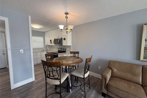 Condominio en venta en Sunrise, Florida, 1 dormitorio, 59.46 m2 № 1929174 - foto 4