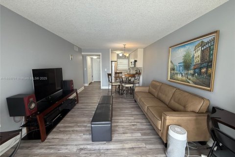 Condominio en venta en Sunrise, Florida, 1 dormitorio, 59.46 m2 № 1929174 - foto 18