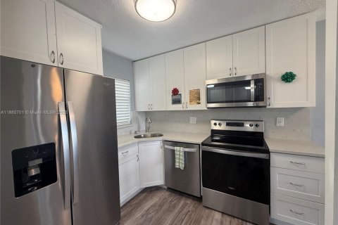 Condominio en venta en Sunrise, Florida, 1 dormitorio, 59.46 m2 № 1929174 - foto 1