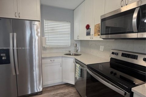 Condominio en venta en Sunrise, Florida, 1 dormitorio, 59.46 m2 № 1929174 - foto 8