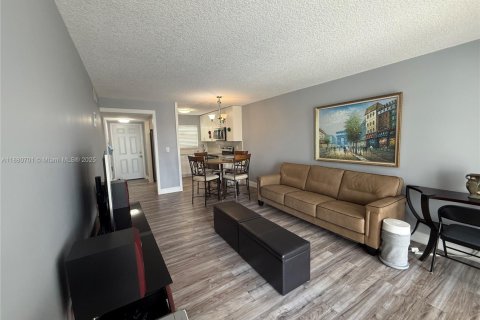 Condominio en venta en Sunrise, Florida, 1 dormitorio, 59.46 m2 № 1929174 - foto 17