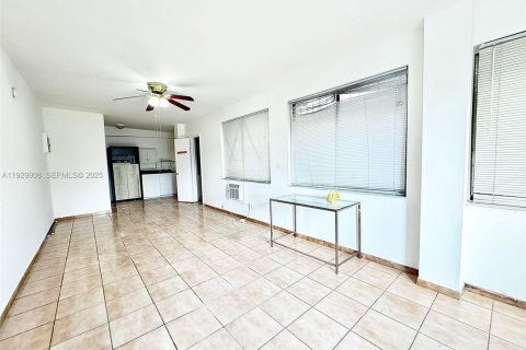 Commercial property in Miami, Florida 37.16 sq.m. № 1988852