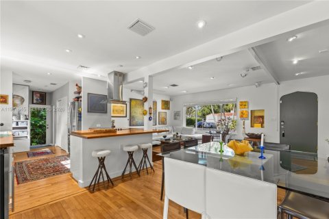 Снять в аренду виллу или дом в Майами-Шорс, Флорида 3 спальни, 114.55м2, № 2089506 - фото 8