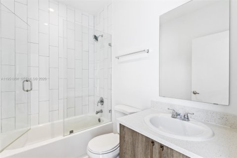 Снять в аренду таунхаус в Майами, Флорида 3 спальни, № 2006069 - фото 22