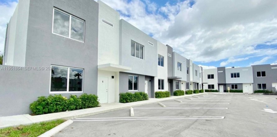 Таунхаус в Майами, Флорида 3 спальни № 2006069