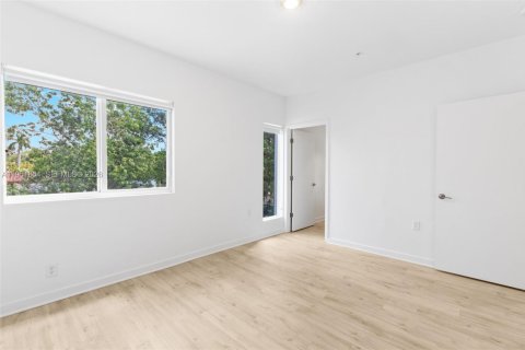 Снять в аренду таунхаус в Майами, Флорида 3 спальни, № 2006069 - фото 19