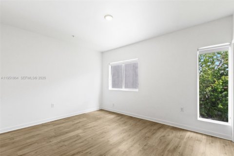 Снять в аренду таунхаус в Майами, Флорида 3 спальни, № 2006069 - фото 18