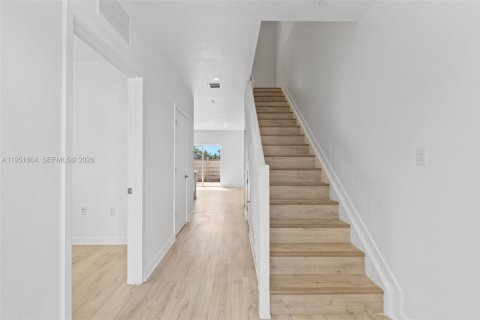 Снять в аренду таунхаус в Майами, Флорида 3 спальни, № 2006069 - фото 2