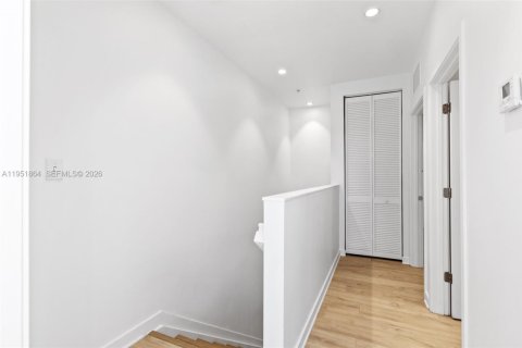 Снять в аренду таунхаус в Майами, Флорида 3 спальни, № 2006069 - фото 12