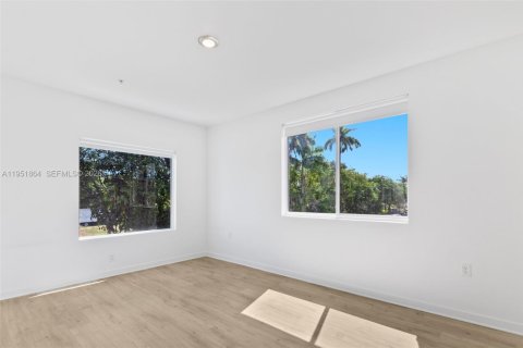 Снять в аренду таунхаус в Майами, Флорида 3 спальни, № 2006069 - фото 14