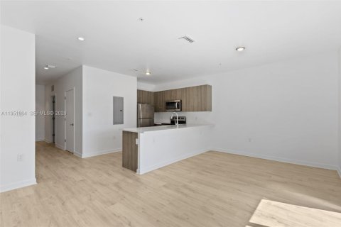 Снять в аренду таунхаус в Майами, Флорида 3 спальни, № 2006069 - фото 10