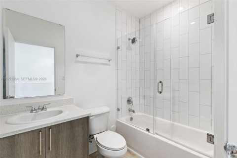 Снять в аренду таунхаус в Майами, Флорида 3 спальни, № 2006069 - фото 16