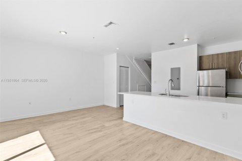 Снять в аренду таунхаус в Майами, Флорида 3 спальни, № 2006069 - фото 9