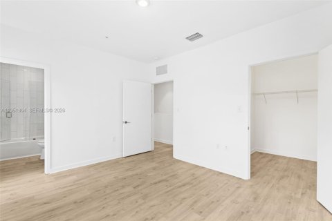 Снять в аренду таунхаус в Майами, Флорида 3 спальни, № 2006069 - фото 20