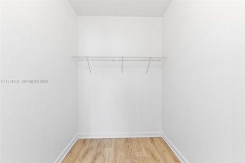 Снять в аренду таунхаус в Майами, Флорида 3 спальни, № 2006069 - фото 21