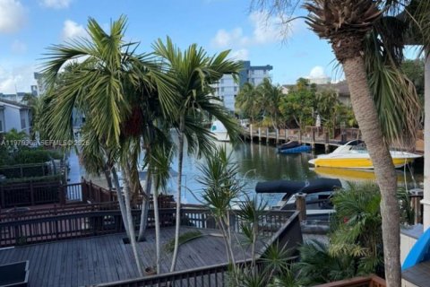 Купить таунхаус в Норт-Майами-Бич, Флорида 3 спальни, 147.71м2, № 2046031 - фото 4