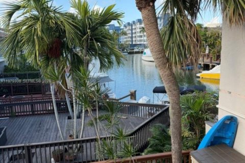 Купить таунхаус в Норт-Майами-Бич, Флорида 3 спальни, 147.71м2, № 2046031 - фото 16