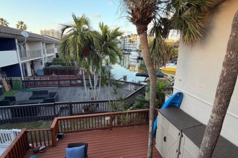 Купить таунхаус в Норт-Майами-Бич, Флорида 3 спальни, 147.71м2, № 2046031 - фото 10