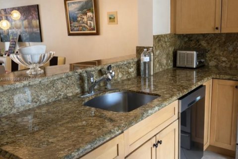 Townhouse in North Miami Beach, Florida 3 bedrooms, 147.71 sq.m. № 2046031 - photo 23