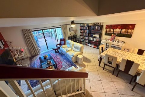 Купить таунхаус в Норт-Майами-Бич, Флорида 3 спальни, 147.71м2, № 2046031 - фото 1